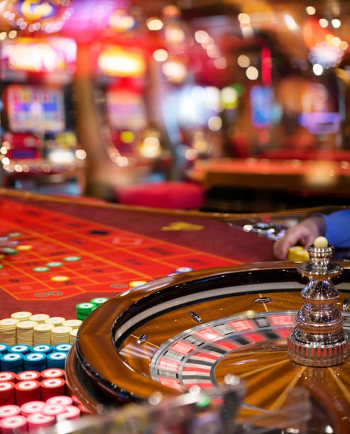bwin 365 platform interface showing slot games and live casino tables