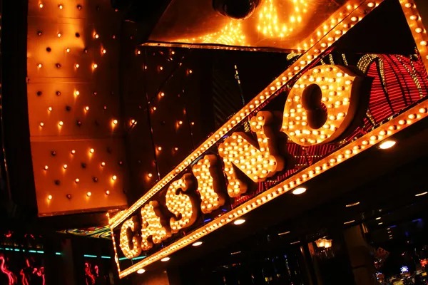 Dealer shoe and card dealing in Speed Blackjack